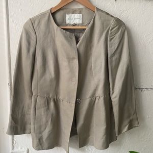 Adorable  peplum style Banana Republic jacket with pockets